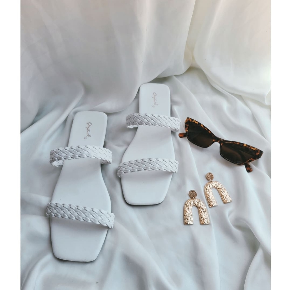 π¨Las Palmas Collection// White braided Sandal - Picture 2 of 3